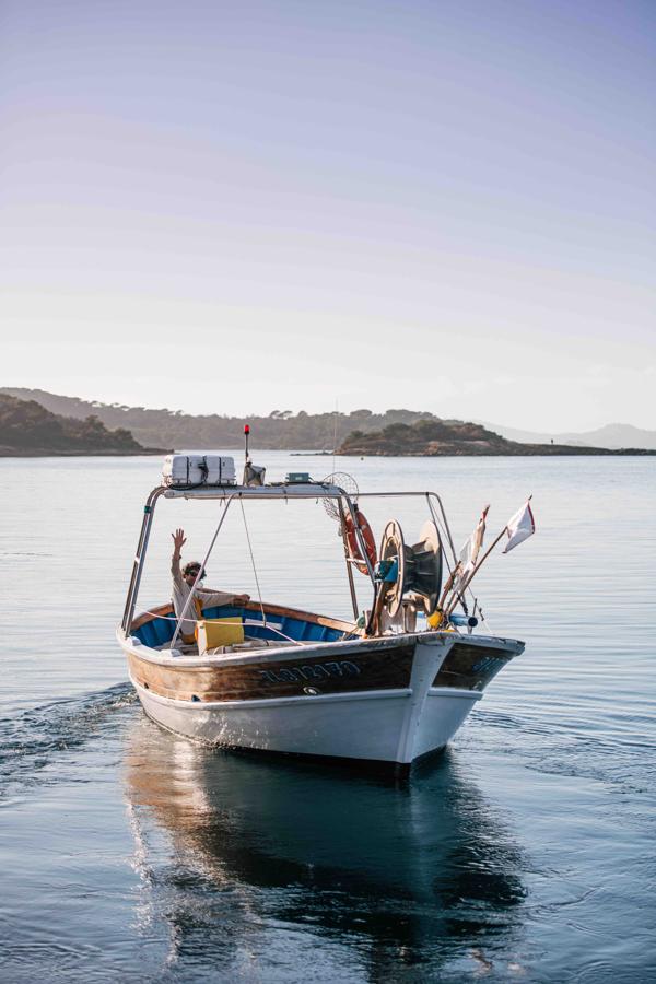 Como afirman desde la propia marca, estos vinos, que dejan en el paladar y en la mente el sabor del paraíso, son perfectos para beber a la sombra de una terraza, con los pies descalzos en la arena o navegando en un barco por las idílicas calas de la Costa Azul, que fue uno de los refugios veraniegos predilectos de Coco Chanel.