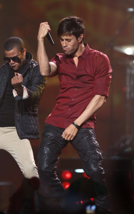 Todo galán latino debe presumir de estar bien dotado... Y luego está nuestro Enrique, que sin el menor embarazo confesó a sus fans que “a pesar de mi aspecto español, tengo el pene más pequeño del mundo. En serio”.