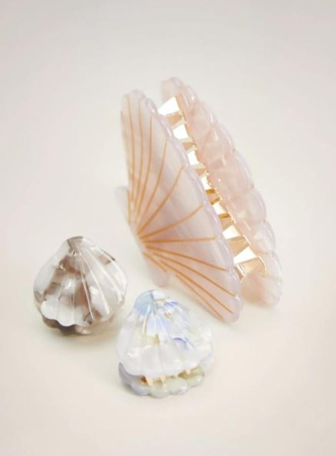 Set de pinzas de pelo con forma de conchas en diferentes tamaños, de las rebajas de Mango (6,49 euros).