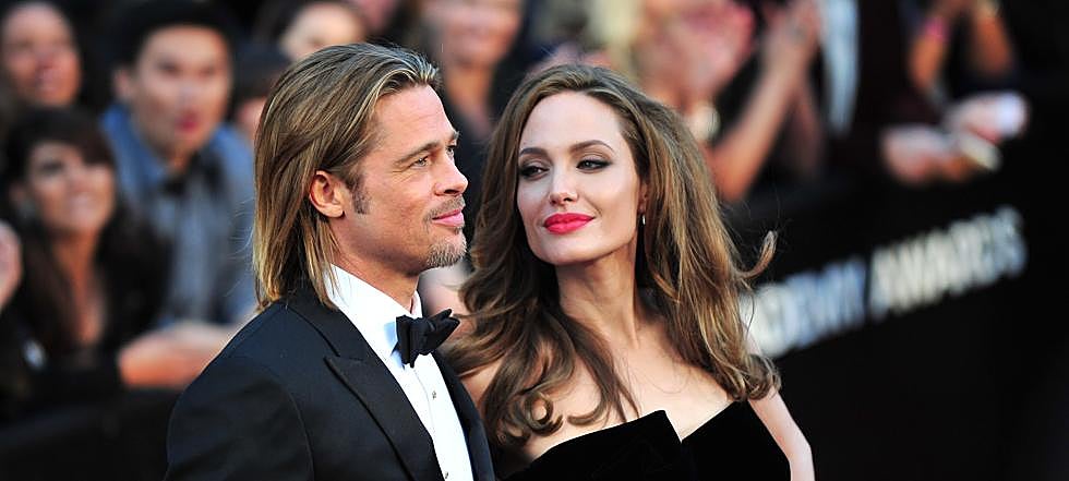 Ella era la chica salvaje de Hollywood y él, el galán inalcanzable (y casado con Jennifer Aniston, además). Pero juntos formaron un hogar al que trajeron seis chiquillos, entre biológicos y adoptados. No nos esperábamos que se divorciaran, y menos que lo hicieran con tanta hostilidad y tormenta de acusaciones mutuas.