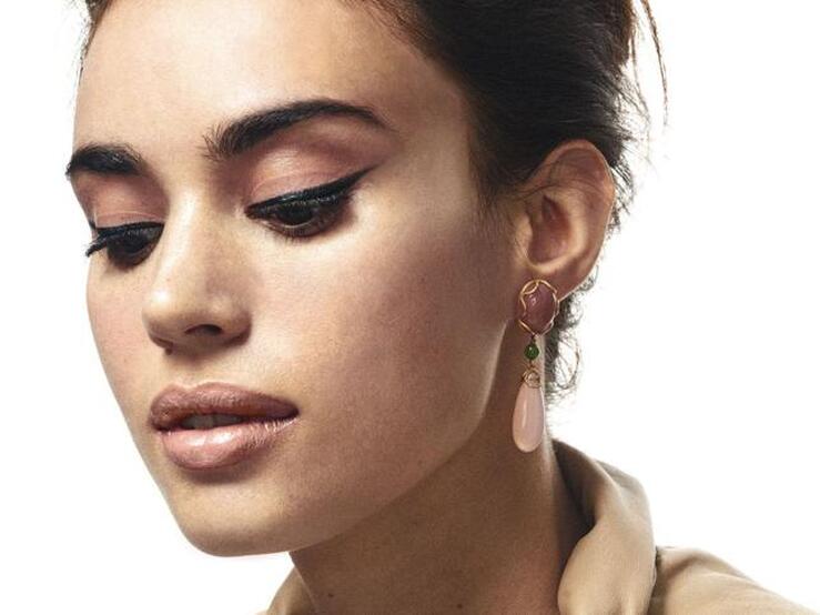 Fotos: Labios rojos, piel luminosa, eyeliner gatuno... Los looks de maquillaje veraniego de Dolce & Gabbana Beauty más fáciles de hacer