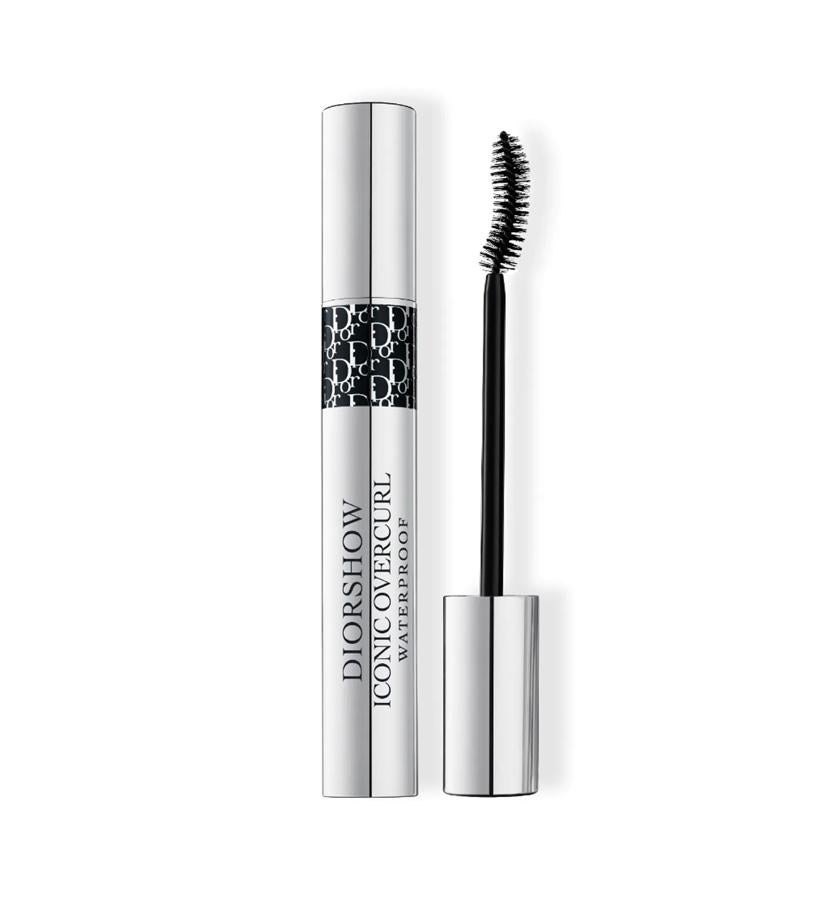 Su secreto es el cepillo, inspirado en las herramientas profesionales para curvar pestañas, que imprime a la franja una curva extrema. Su fórmula elástica no se desvanece.  Diorshow Iconic Overcurl Waterproof de Dior  (38,15 €).