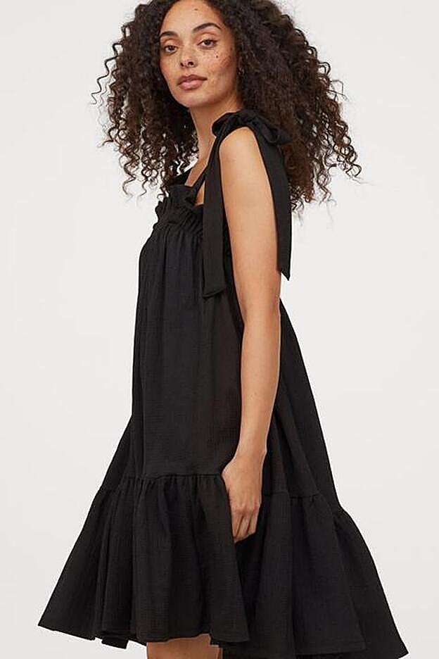 Los vestidos de tirantes están arrasando entre las compradoras de H&M.