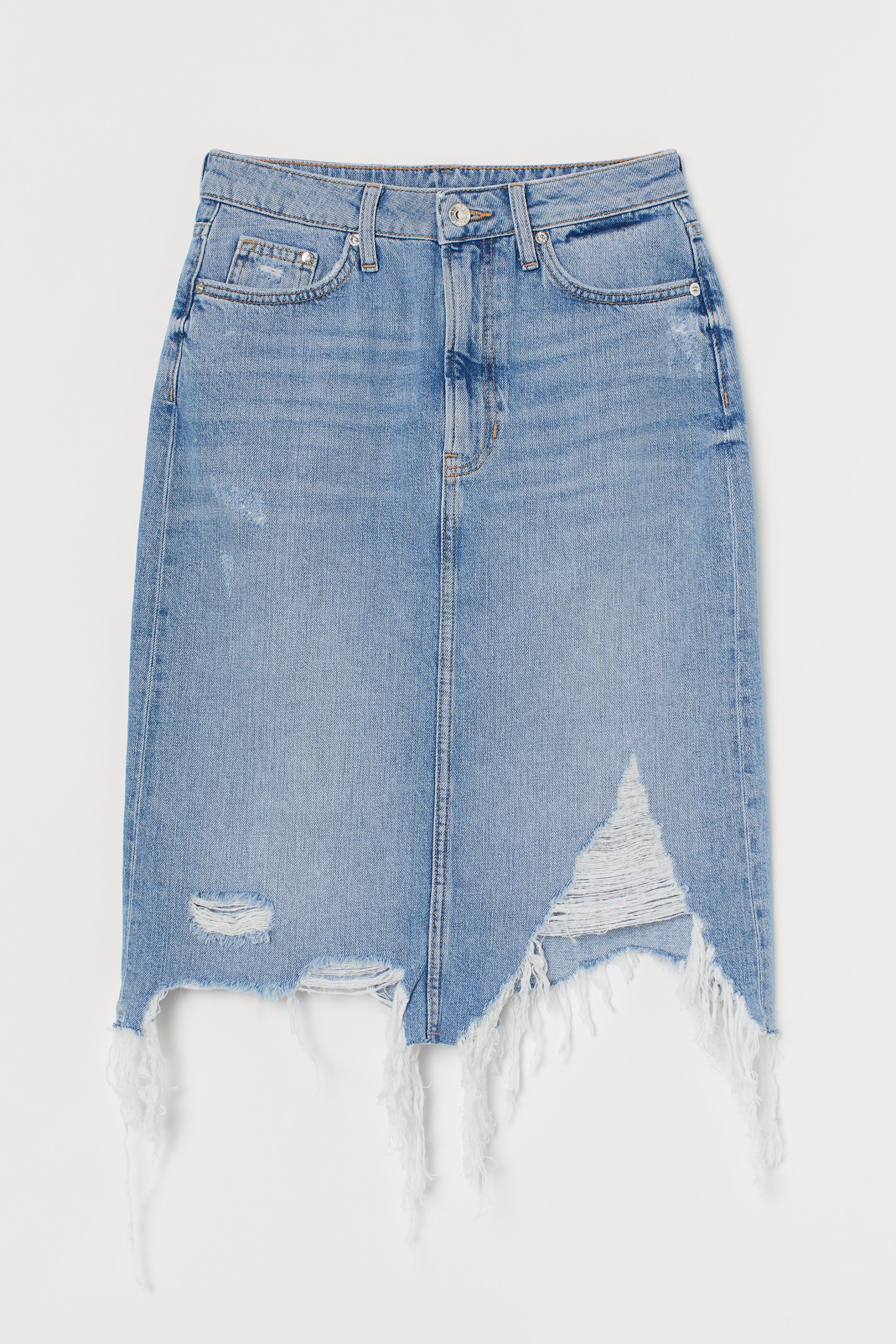 No es mini ni tampoco midi. A medio camino, esta falda con rotos de H&M tiene el largo perfecto para cualquier ocasión. Es el modelo Trashed. (29,99 euros).