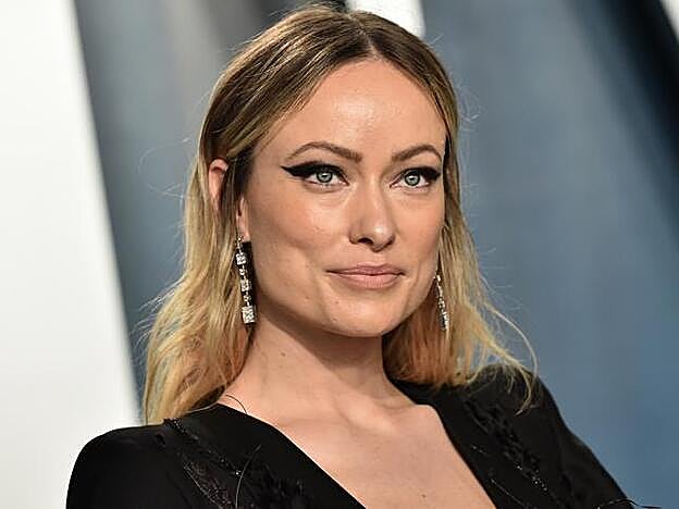 Olivia Wilde lleva una mezcla de balayage y mechas californianas que consigue un cambio de look inmediato de castaña a rubia.