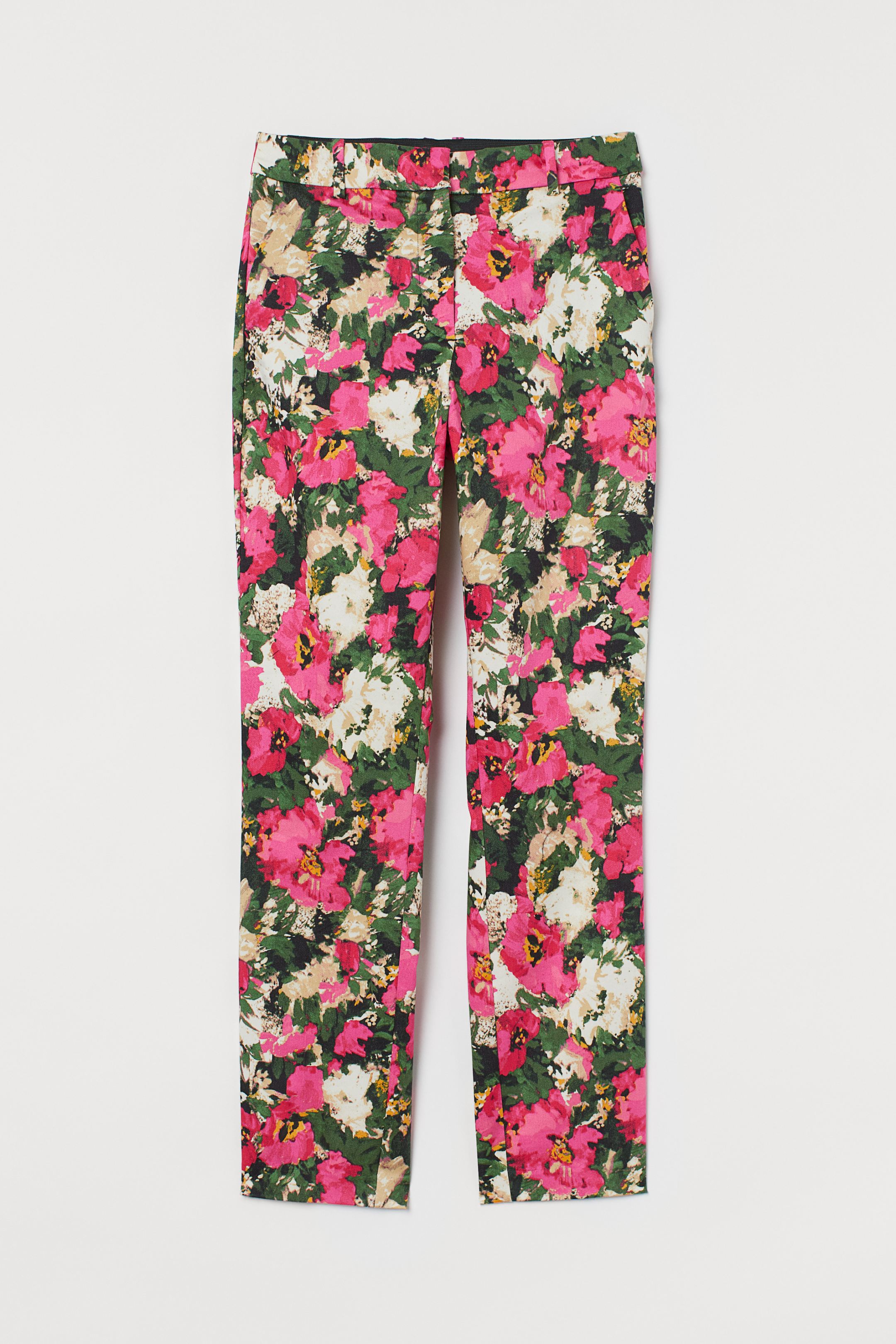 De corte recto con estampado de flores. Un best seller de las rebajas de H&M. (12,99 euros).