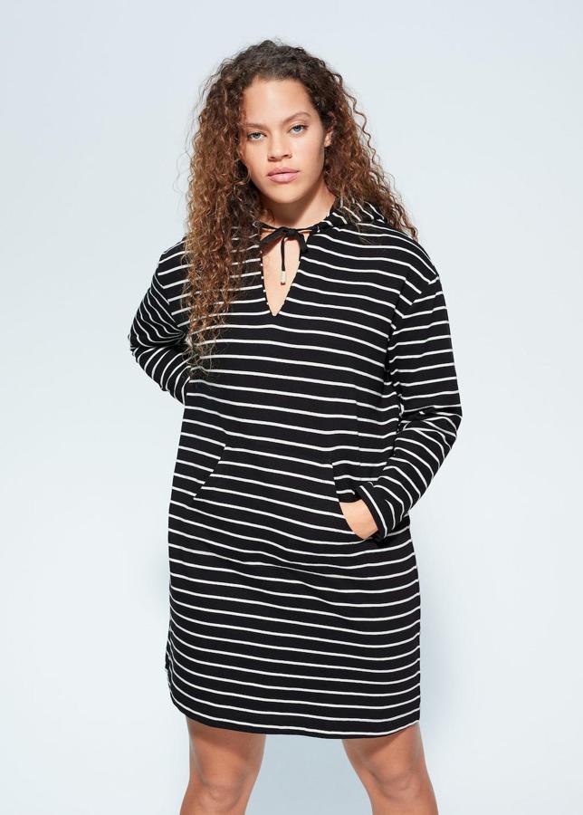 Vestido con rayas horizontales de manga larga, (29,99 euros).