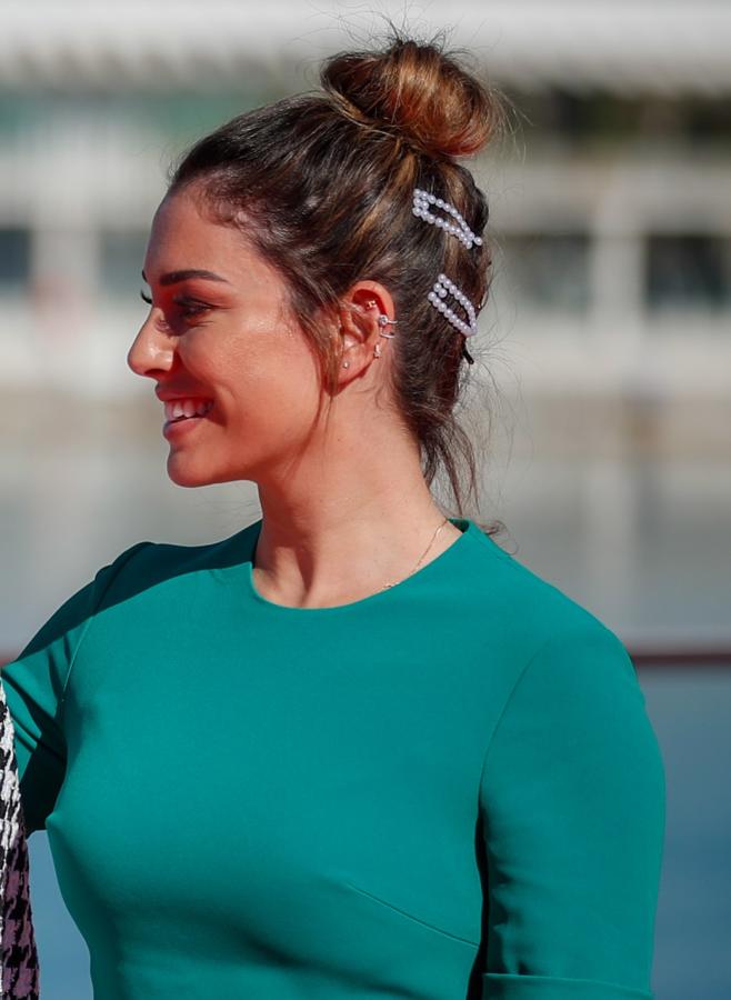 Fue en el Festival de Málaga donde Blanca Suárez confirmó que las horquillas son el complemento tendencia del momento. En esta ocasión escogió unas de perlas que añadió en la parte de atrás de su moño alto.