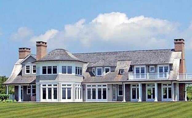 Fachada de la casa de Los Hamptons de JLo.