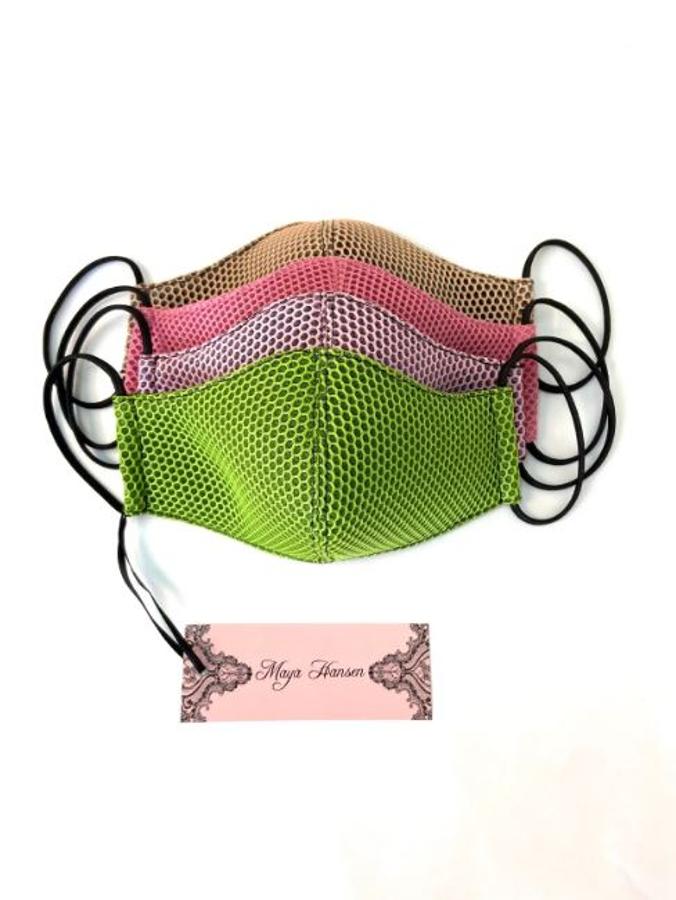 4 mascarillas con tono verde, beige, rosa y rosa palo de Maya Hansen (53,90 euros).