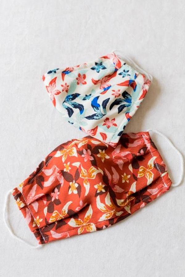 Mascarillas con estampados florales de Yerse (7,95 euros). Se han confeccionado en un pequeño taller de Sabadell, ciudad donde nació la marca, con materiales 100% naturales. Además, es respetuoso con el medioambiente.