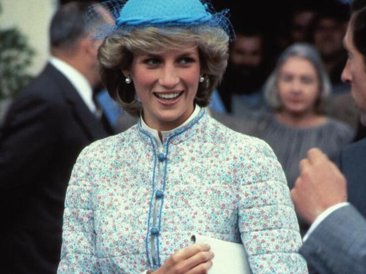 Fotos: Blusas de cuello fruncido, la tendencia favorita de Lady Di que ha vuelto a los diseños veraniegos