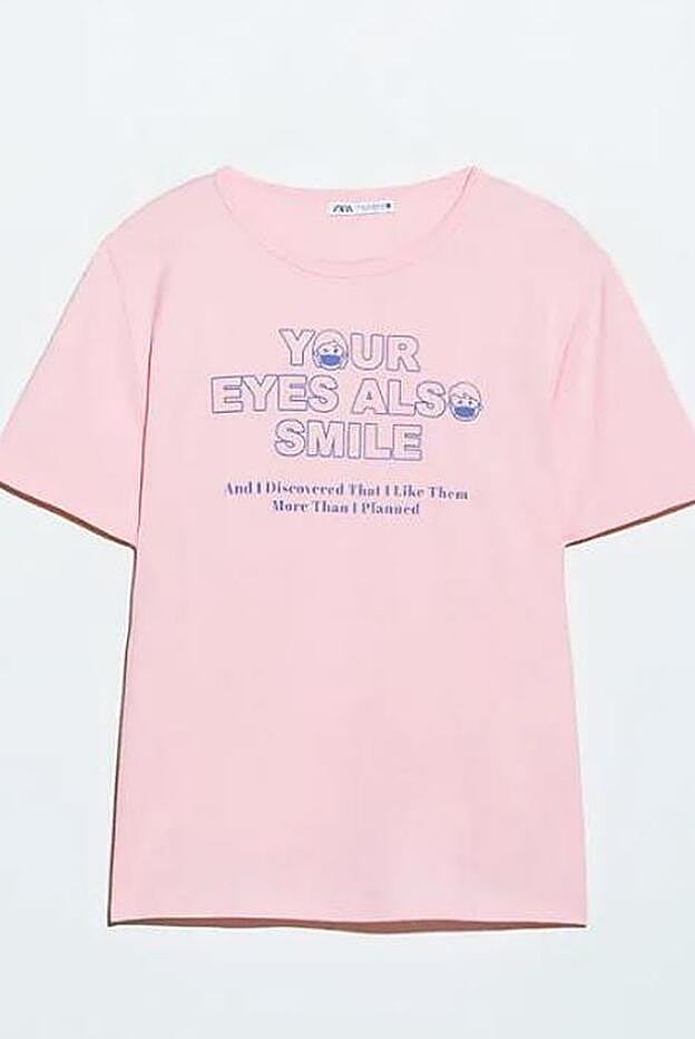 Esta es la camiseta con mensaje de Zara que nos anima a llevar la mascarilla.