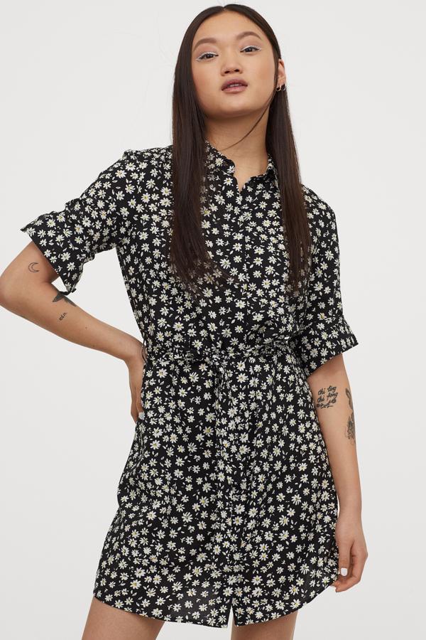 Minivestido camisero con manga francesa, de H&M (19,99 €).