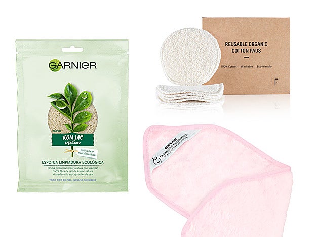 Esponja Limpiadora Konjac Garnier Bio (6,95 €). Reusable Cotton Pads de Freshly Cosmetics (12 €, 6 discos + bolsa de tela). Toalla Desmaquilladora como Cleansing Experience de Beter (5,50 €).