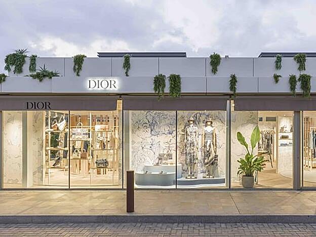 Exterior de la tienda pop up de Dior en Ibiza.