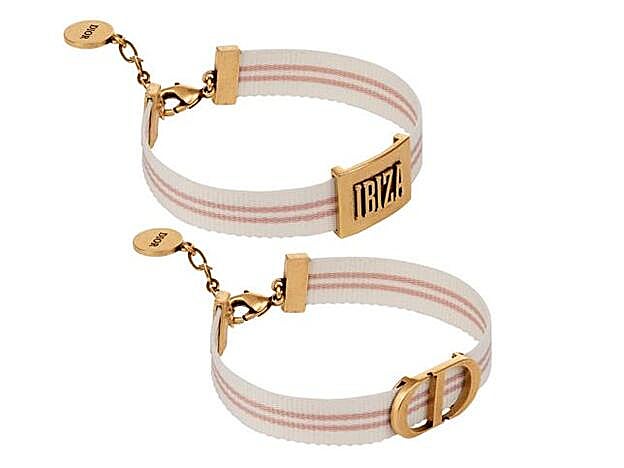 Pulseras de la colección Dioriviera, de Dior, a la venta en la pop up de la firma en Ibiza.