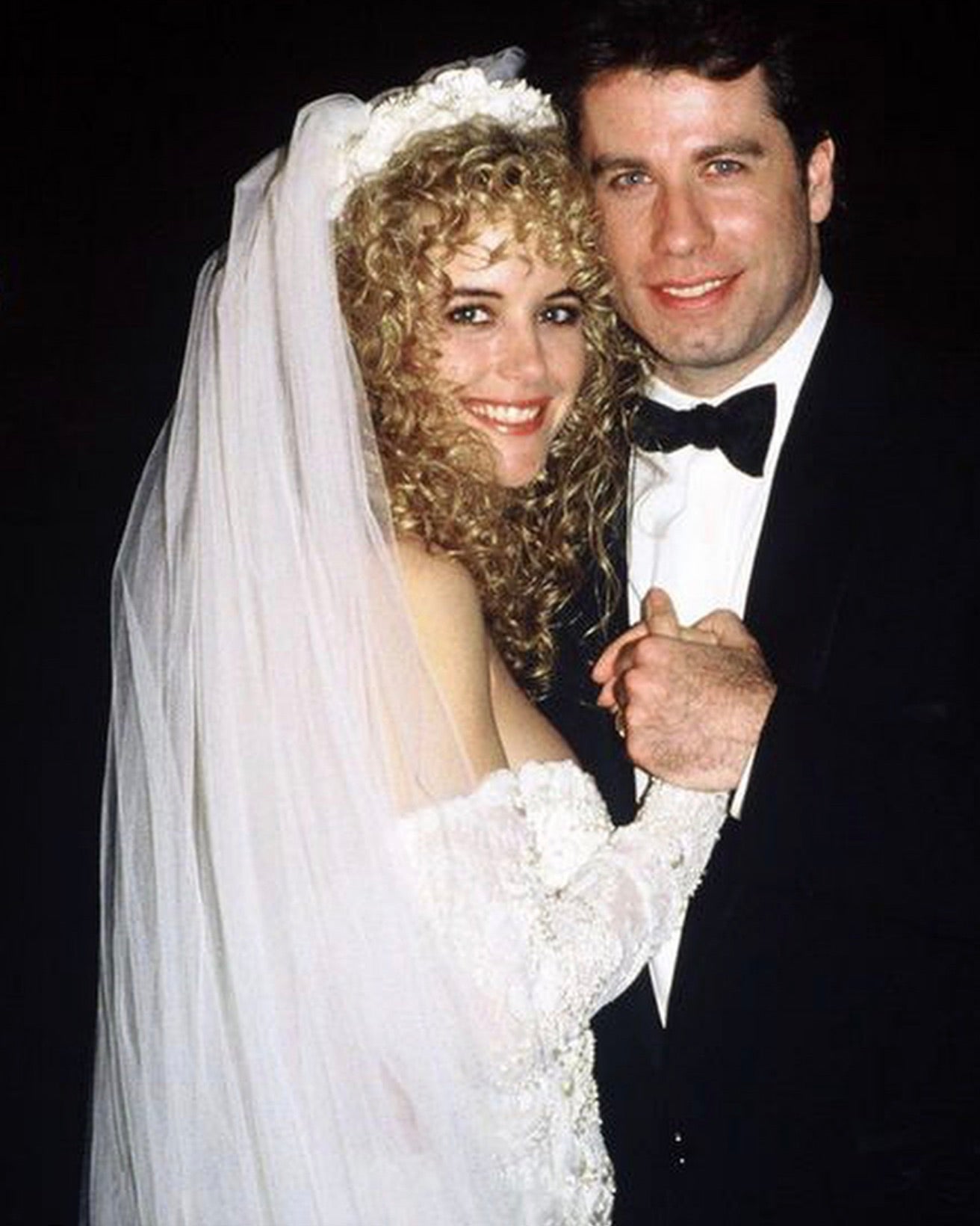 A Kelly Preston le pidió matrimonio John Travolta en Suiza, mientras celebraban la Nochevieja de 1990. Se casaron nueve meses después, en septiembre de 1991, cuando su hijo Jett ya estaba en camino.