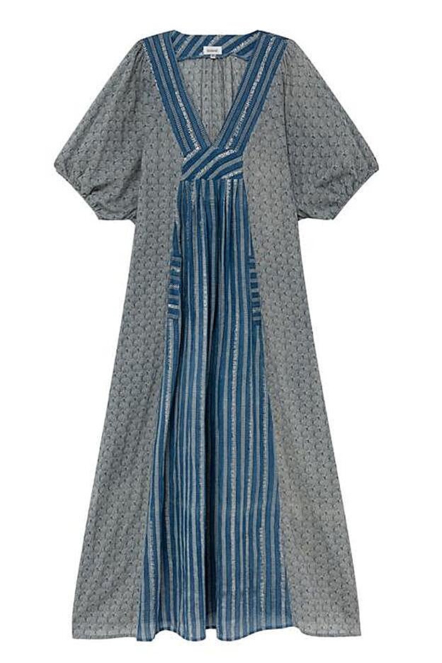 La versión azul del caftán que lleva Nuria Roca.