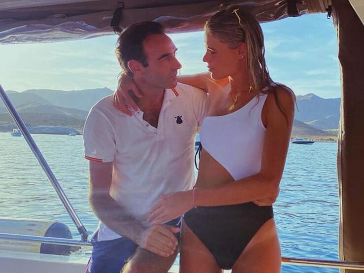 Fotos: El club de las segundas parejas: Enrique Ponce, Brad Pitt, Alejandro Sanz y otros famosos que dejaron a su mujer por alguien más joven