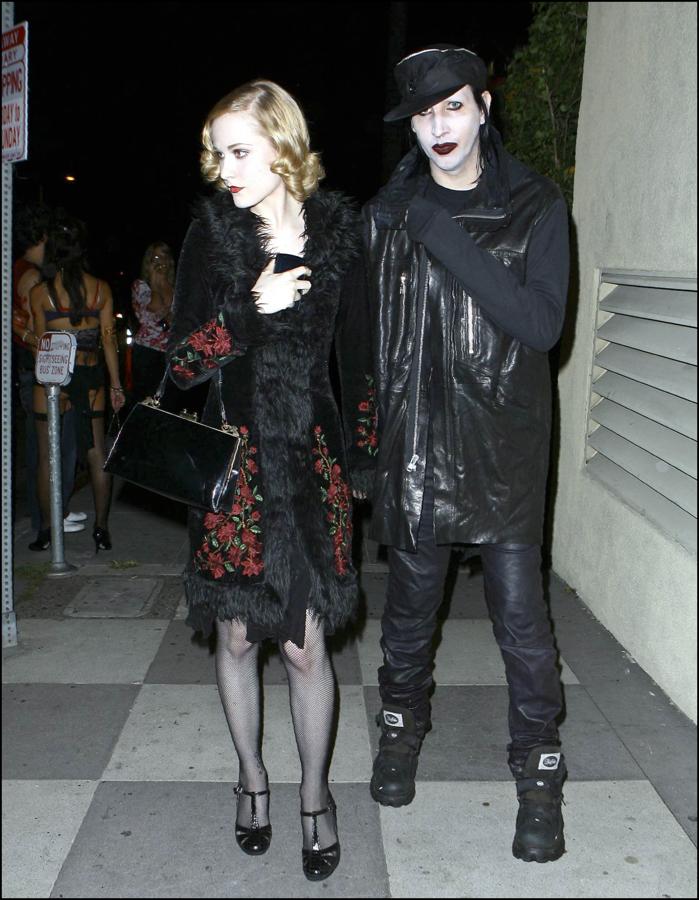 El cantante Marilyn Manson y la estrella del burlesque Dita von Teese fueron el matrimonio más dark cool de la escena artística durante cinco años... Hasta que él la dejó por una jovencísima actriz llamada Evan Rachel Wood, de 19 años.