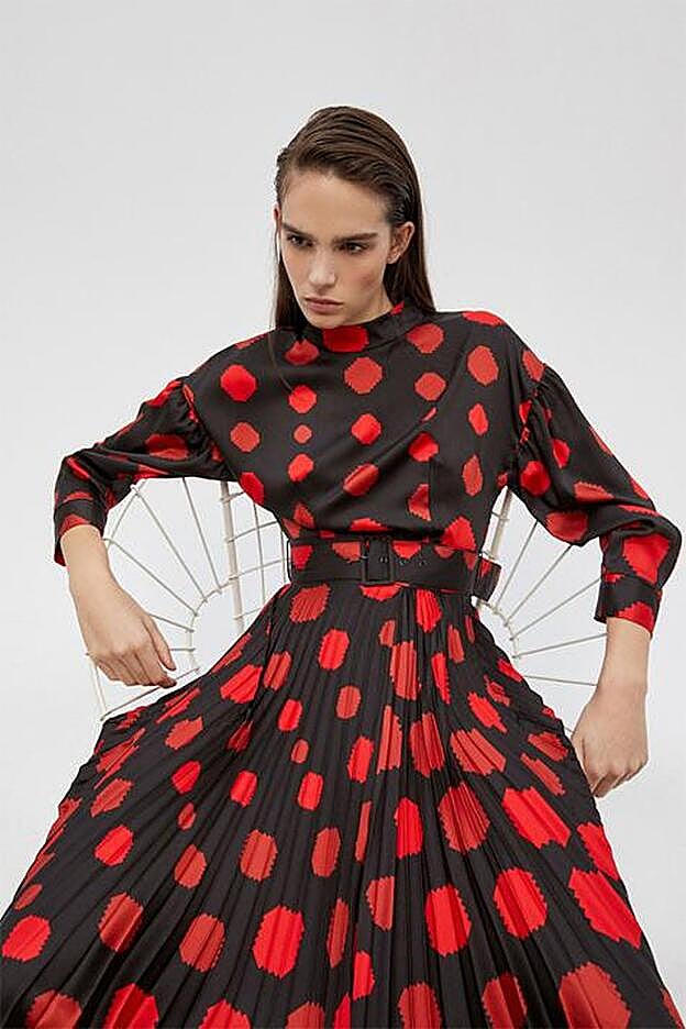 Carmen Calvo eligió este vestido de las rebajas de Sefera para asitir a los Premios Mariano de Cavia 2020.