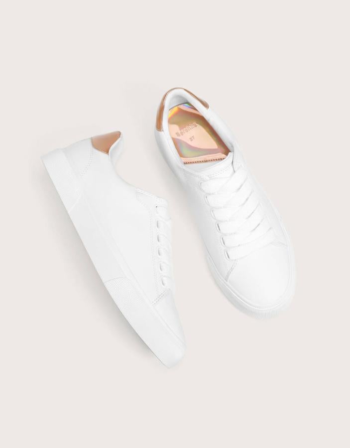 Con talón metalizado, de Bershka (7,99 euros).