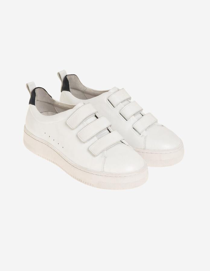 Con velcro y plataforma, de Sandro Paris (195 euros).