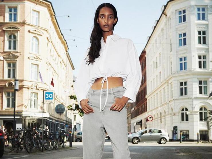 Fotos: Vaqueros wide leg, la tendencia denim que viene para alargar las piernas y vestir cómodas