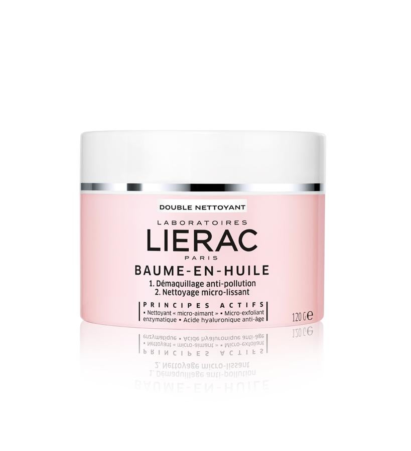 Basada en la limpieza iónica profesional, su fórmula funente combina un limpiador microimán, un microexfoliante enzimático y un extracto de nenúfar calmante. Este trío es perfecto para retirar el maquillaje y eliminar la polución, las impurezas y las células muertas, a la vez que nutre la piel.  Bálsamo en Aceite de Lierac  (22,90 €).