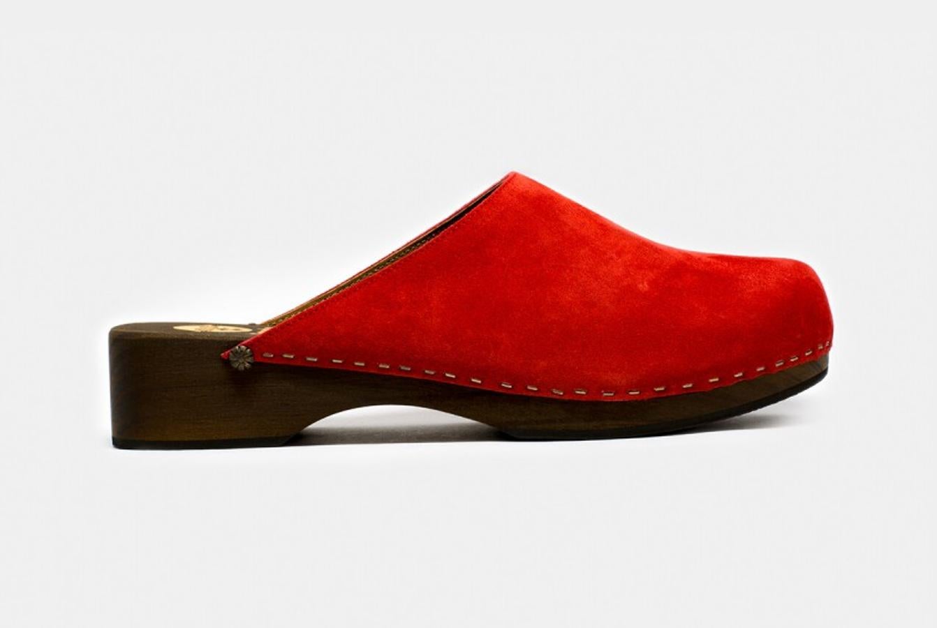 Tipo zueco en color rojo, de Sanyako Traditional.