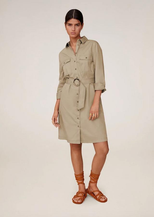 En marrón medio, con diseño acampanado y cuello clásico, este vestido camisero que pertenece a la colección sostenible de Mango viene con bolsillos frontales abotonados en el pecho, manga larga con puños abotonados y cinturón ajustable. Está rebajado y de 29,99 euros ha pasado a 19,99 euros y podemos encontrarlo en la talla XS.