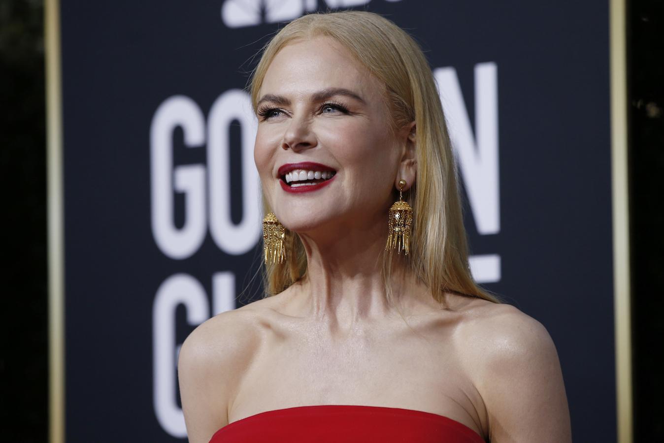 Sus cuidados básicos son el evangelio de cualquier clínica de estética para famosas: evitar el sol a toda costa, practicar ejercicio diariamente y tomar vitaminas que compensen su dieta. Nicole Kidman admite que toma un suplemento vitamínico (previa prescripción médica) con colágeno. Además, jamás se salta una crema con retinol para la noche.