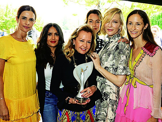 Con Cate Blanchett y Salma Hayek, entre otras, en un almuerzo de Chopard para los Green Carpet Fashion Awards, en Venecia.
