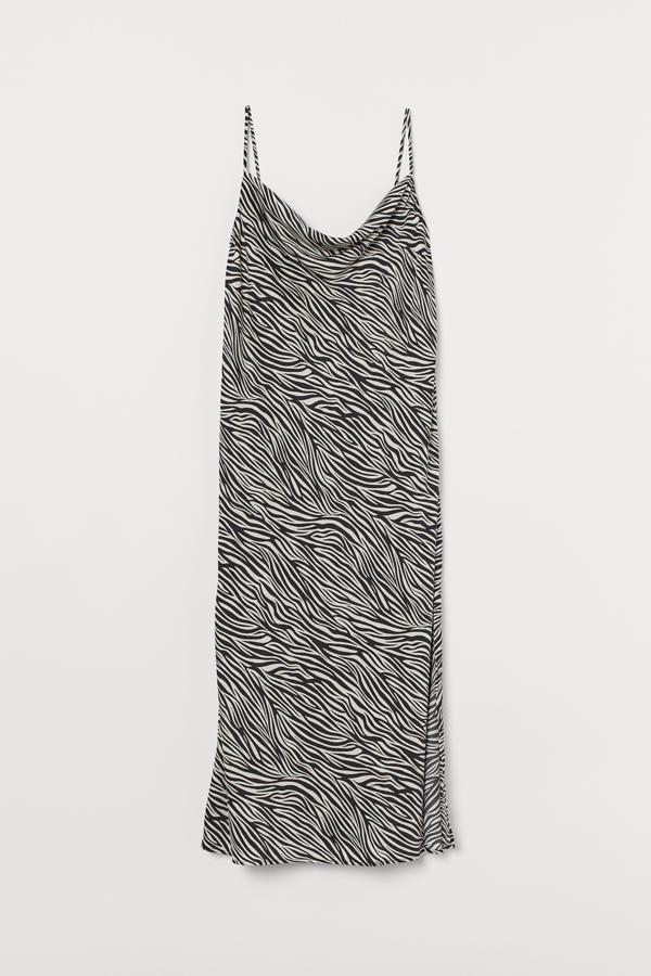 Vestido lencero con tirantes, de H&M (13,99 €).