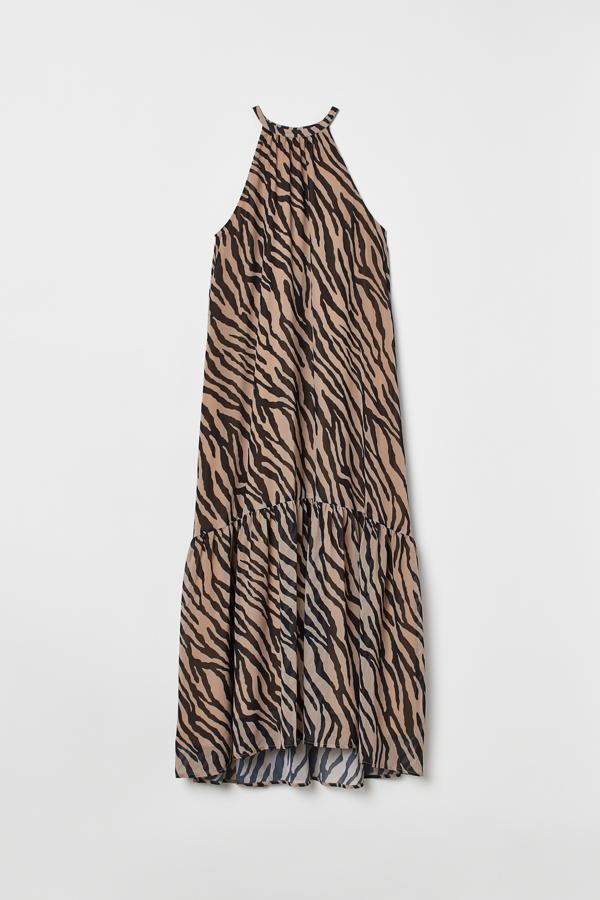 Vestido con cuello halter y volante, de H&M (79,99 €).