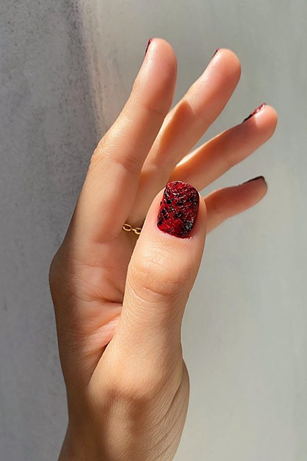 Asi queda la espectacular manicura pitón, con tres esmaltes.