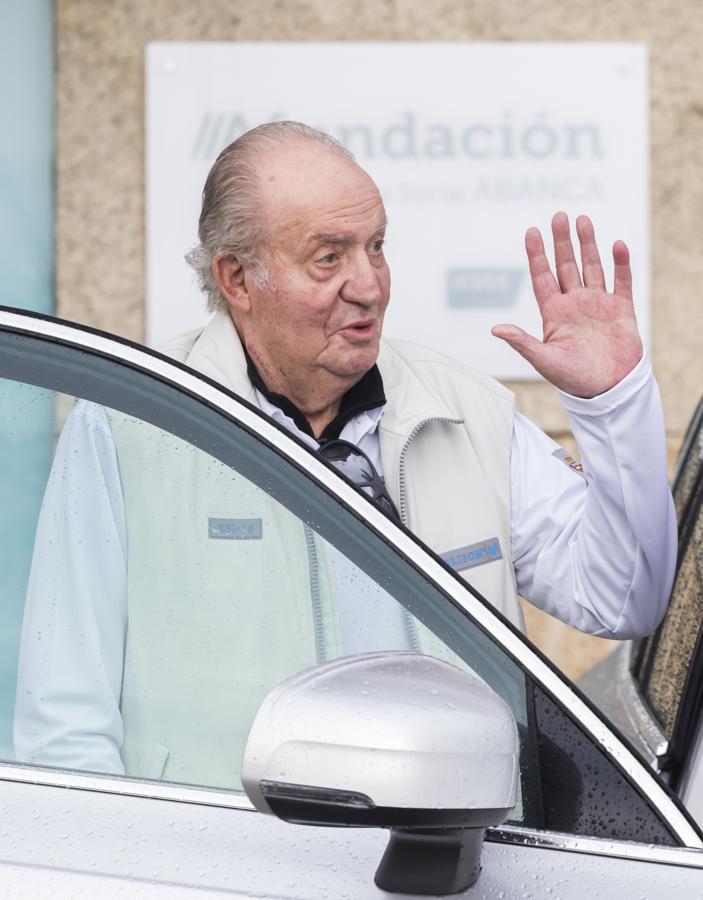 Este último año en España de Don Juan Carlos ha estado protagonizado por la investigación de la Fiscalía del Tribunal Supremo por su supuesta relación con las obras del llamado AVE a La Meca. Peor sobre todo, por las acusaciones de Corinna Larsen que hablan de un supuesto cobro de una comisión por hacer de intermediario en la adjudicación a empresas españolas.
