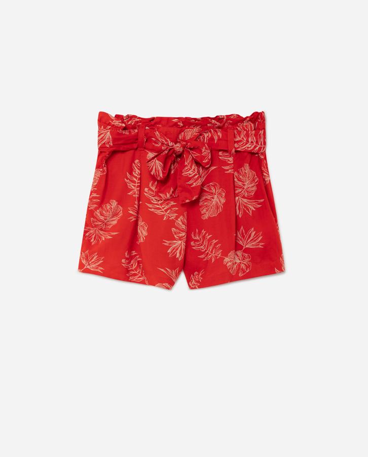 Pantalones cortos de algodón con cinturón anudado a juego, de Lefties (8,99 €).