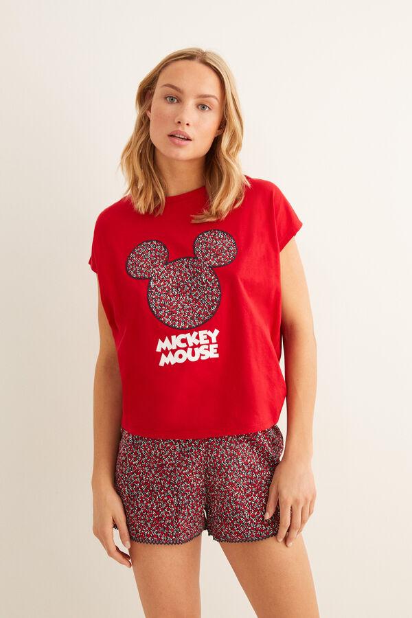 En Women Secret hemos encontrado este conjunto de camiseta de manga corta en color rojo con el reconocible perfil de Mickey Mouse y pantalón corto con estampado de flores de cintura ajustable a juego. Está rebajado y de 24,99 euros ha pasado a costar 11,99 euros. Podemos encontrarlo en las tallas XS, S y M.
