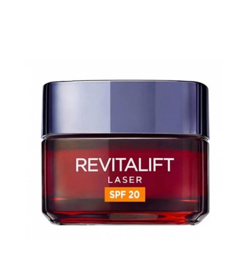 Su fórmula enriquecida con una alta concentración de Pro-Xylane corrige las arrugas, unifica y reduce las manchas, para renovar el tono y unificar el tono y la textura. Su factor e protección ayuda a prevenir las manchas y el envejecimiento producidos por los rayos UV. Revitalift Laser SPF 20 de L’Oréal Paris (19,90 €).