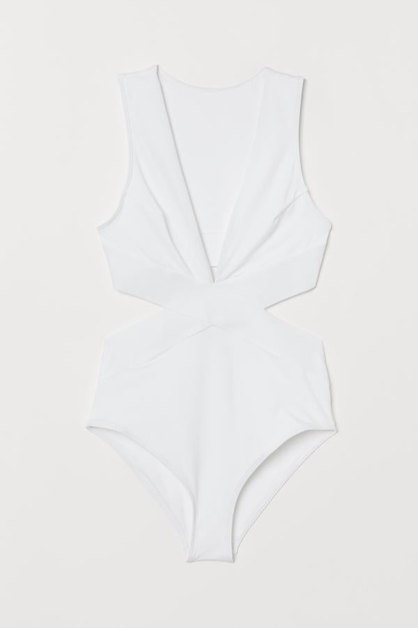 Bañador blanco cut-out: 20,99 euros (antes 29,99 euros).