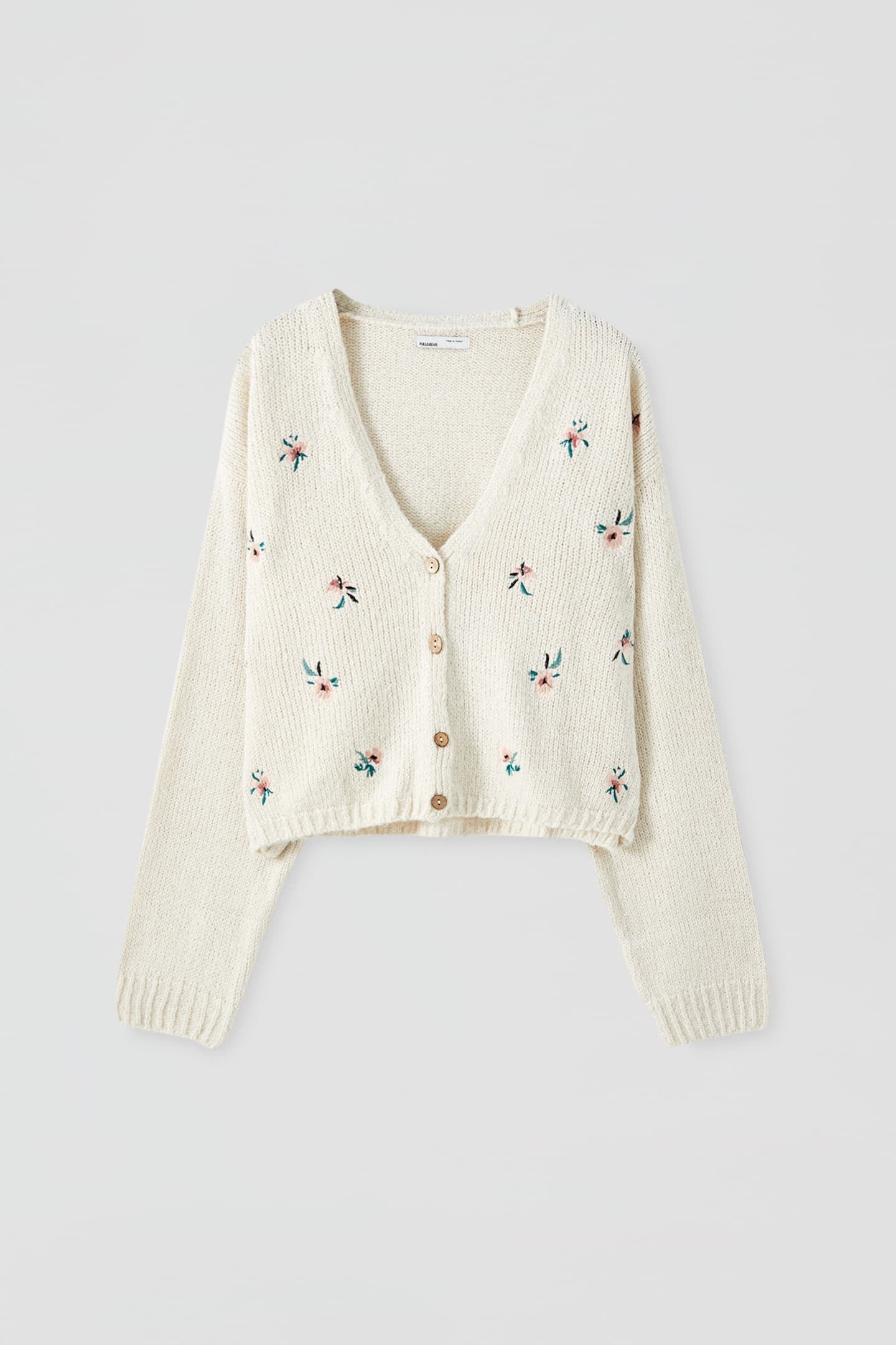 Chaqueta de punto con flores bordadas de la nueva colección de Pull&Bear. (25,99 euros).