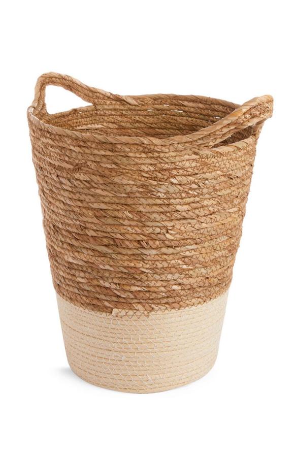 Esta cesta en dos tonos, perfecta para almacenaje, es de Primark y tiene un precio de 16 euros.