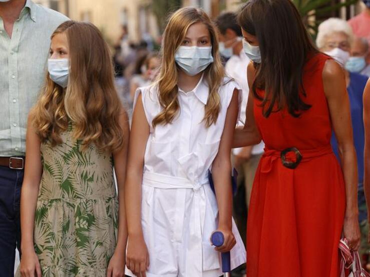 Fotos: Todos los looks de la reina Letizia, la princesa Leonor y la infanta Sofía en Mallorca