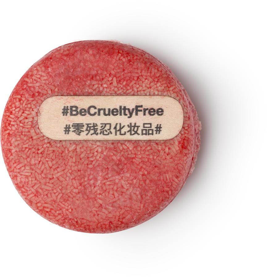 El champú sólido de Lush (9,95 euros) tiene una fórmula preparada para estimular el cuero cabelludo. Los aceites esenciales de hoja de canela, laurel y clavo se fusionan con el pipermint para incrementar el flujo sanguíneo y estimular los folículos capilares. Una infusión de ortiga y pipermint ayuda a estimular tu cuero cabelludo y propiciar un pelo sano. El romero calma y mima tu cuero cabelludo y añade un brillo espectacular a tu cabello.