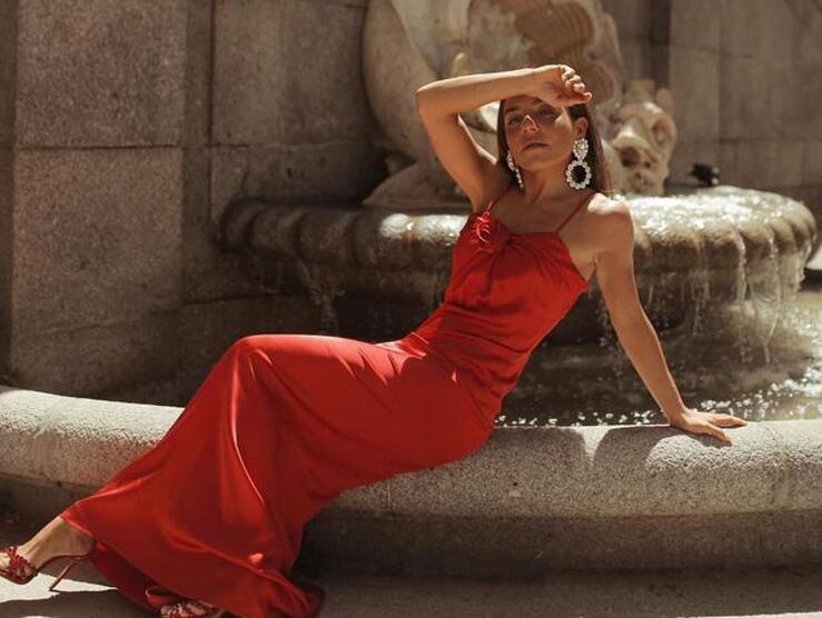 Fotos: 13 vestidos rojos muy originales para triunfar con el color con el que siempre se acierta