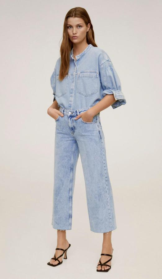 Si buscas la mejor compra de vaqueros de la temporada, la acabamos de encontrar para ti. Este modelo culotte en azul lavado es pura tendencia, sienta de maravilla y, además, cuestan 9.99 euros en las últimas rebajas de Mango.
