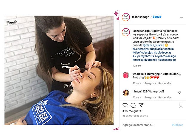 Blanca suele acudir a los centros Lashes & Go para depilarse las cejas con hilo y, una vez al año, también se retoca el color del microblading