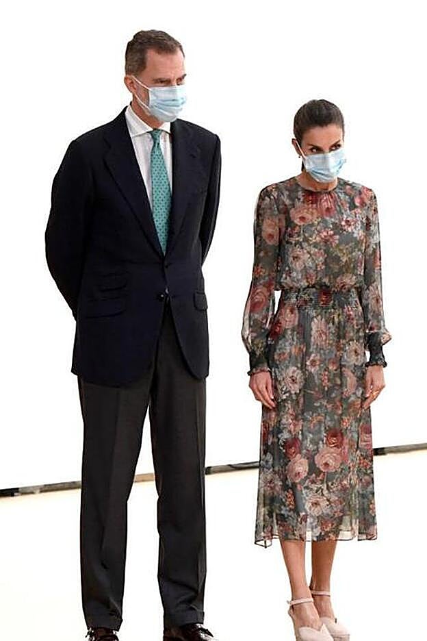 Letizia en Bilbao con vestido de flores de Zara de hace varias temporadas
